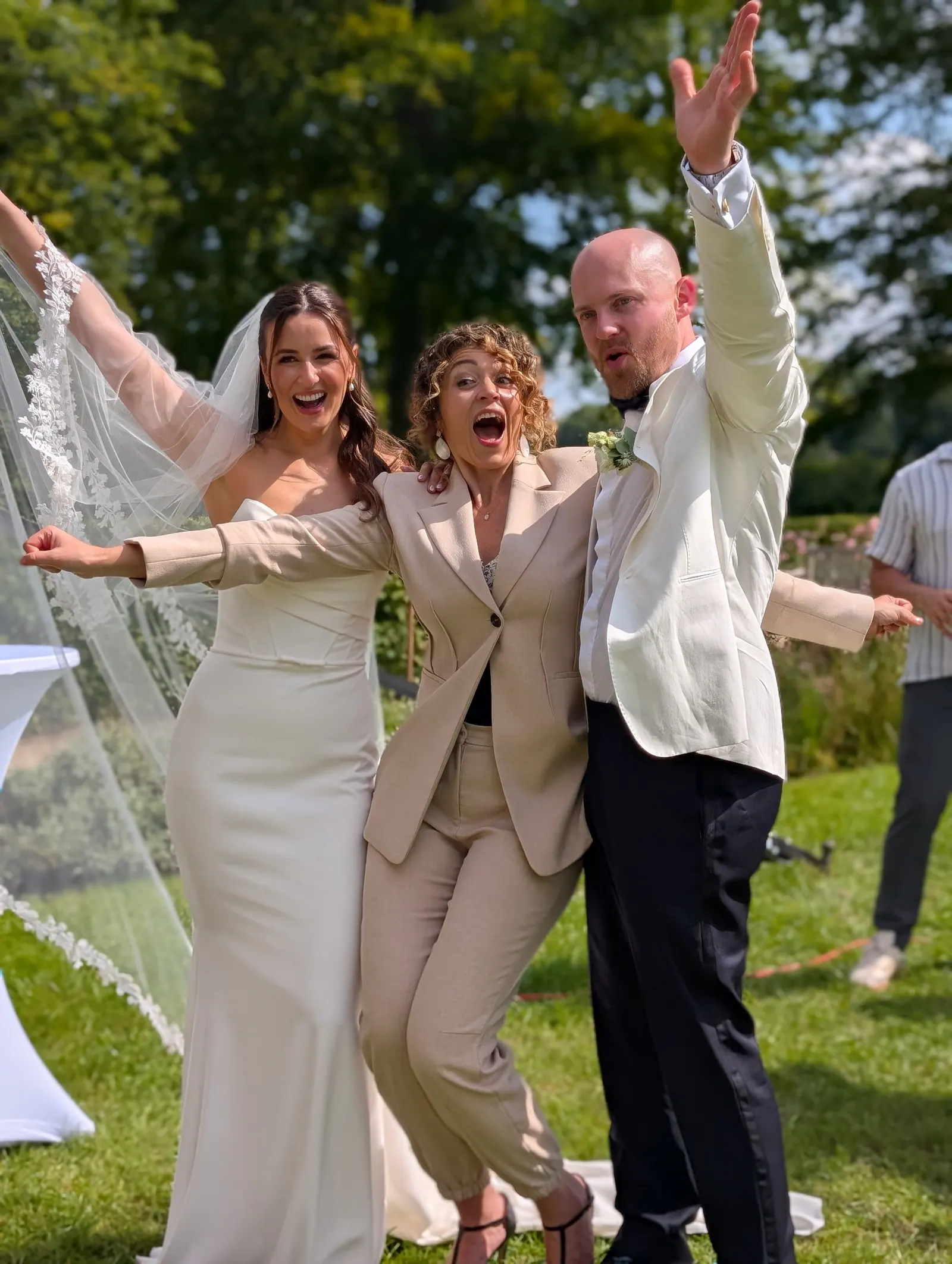 Ximena laughing with a couple as they celebrate their wedding