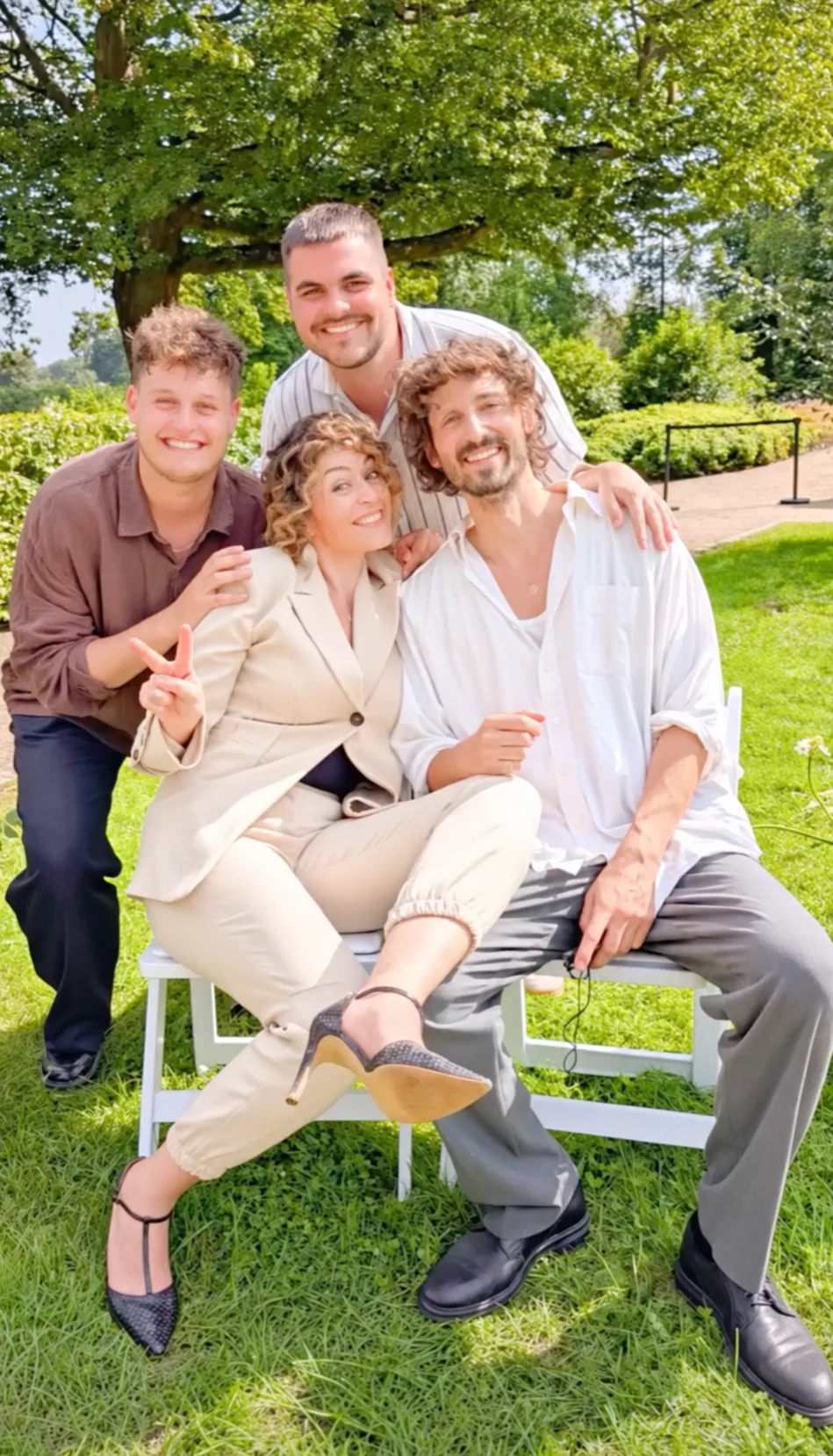 Ximena Paula Barbano, wedding celebrant, with the musicians of wedding band Kerygold in a garden.
