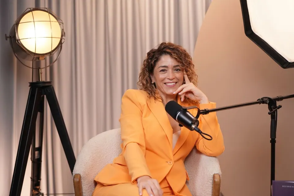 Ximena Paula Barbano, international keynote speaker, psychologist, entrepreneur and Women Leaders Club member, during a podcast conversation about leadership, personal growth and psychology.